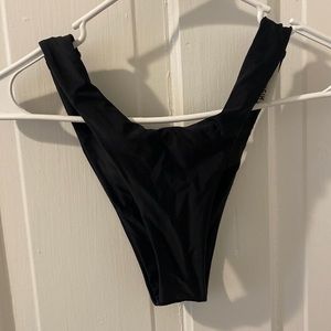 V cheeky bikini bottoms